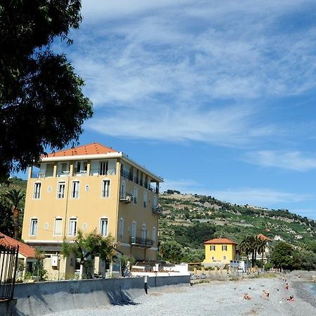 Aparthotel Holiday'S Beach Ventimiglia Exteriér fotografie