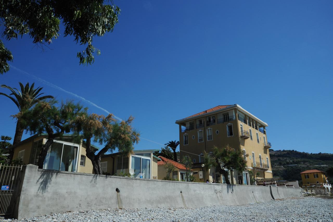 Aparthotel Holiday'S Beach Ventimiglia Exteriér fotografie