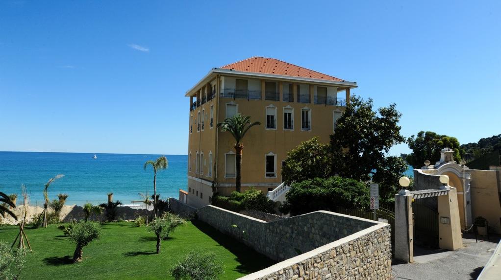 Aparthotel Holiday'S Beach Ventimiglia Exteriér fotografie