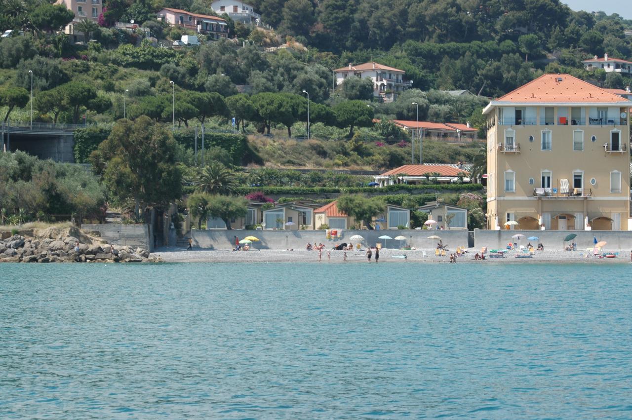 Aparthotel Holiday'S Beach Ventimiglia Exteriér fotografie