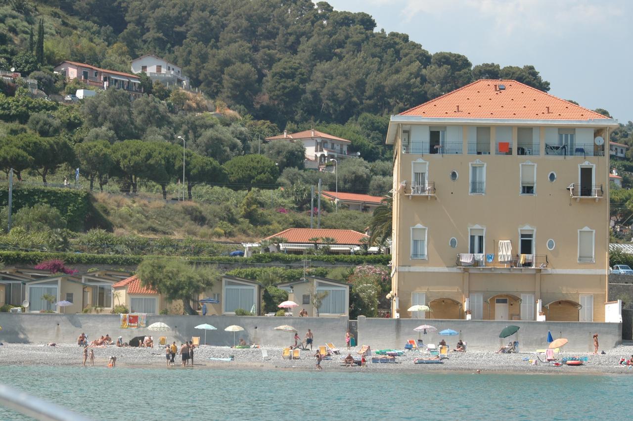Aparthotel Holiday'S Beach Ventimiglia Exteriér fotografie